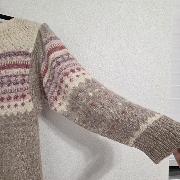 Vintage de Rotchild Cozy Knit Dress with Pink and Cream Accents - Picture 4 of 12